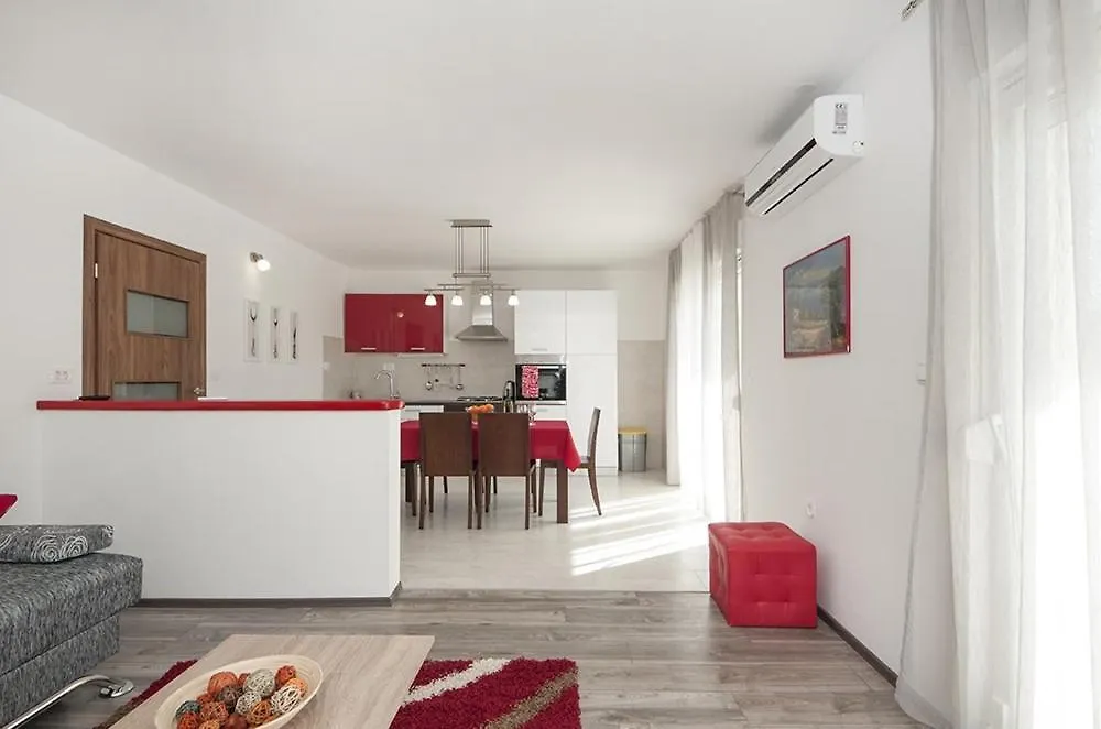 Apartment In Kastel Luksic With Balcony, Air Conditioning, W-Lan, Washing Machine 5107-1 Kastela