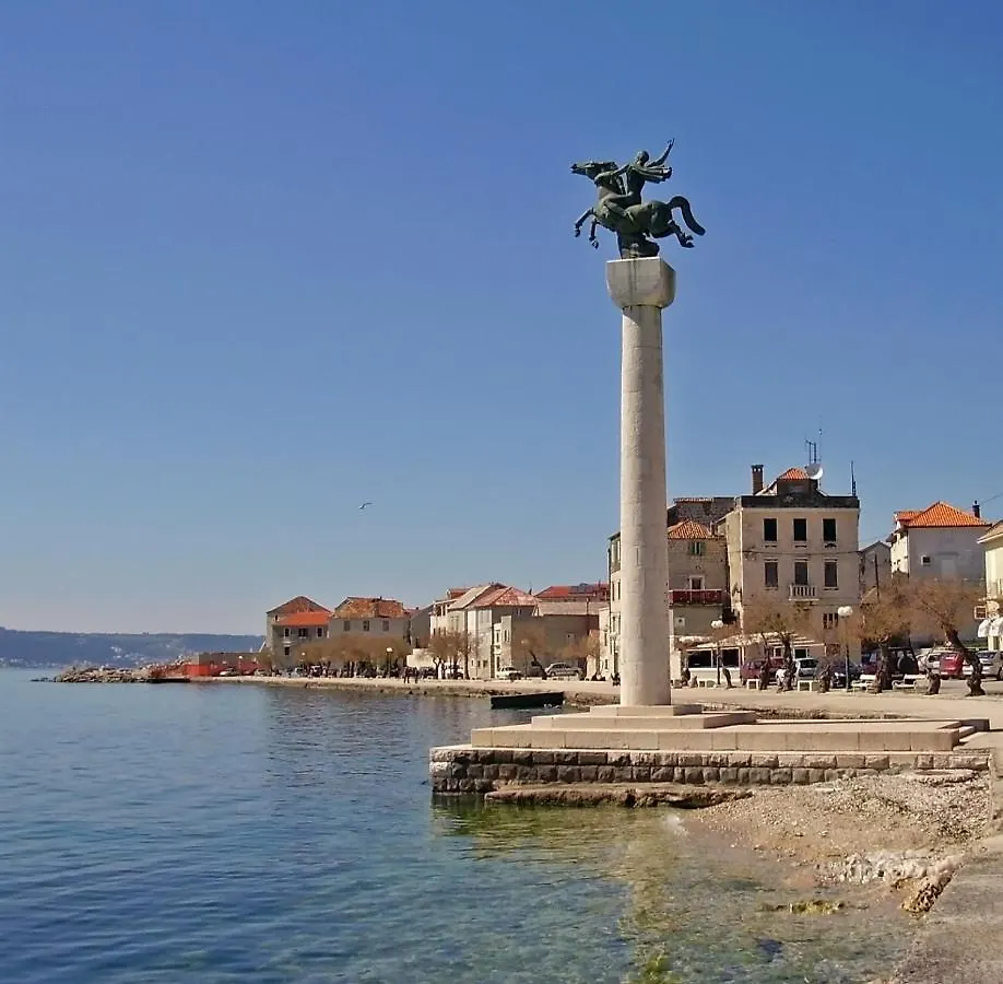 Apartment In Kastel Luksic With Balcony, Air Conditioning, W-Lan, Washing Machine 5107-1 Kastela Croatia