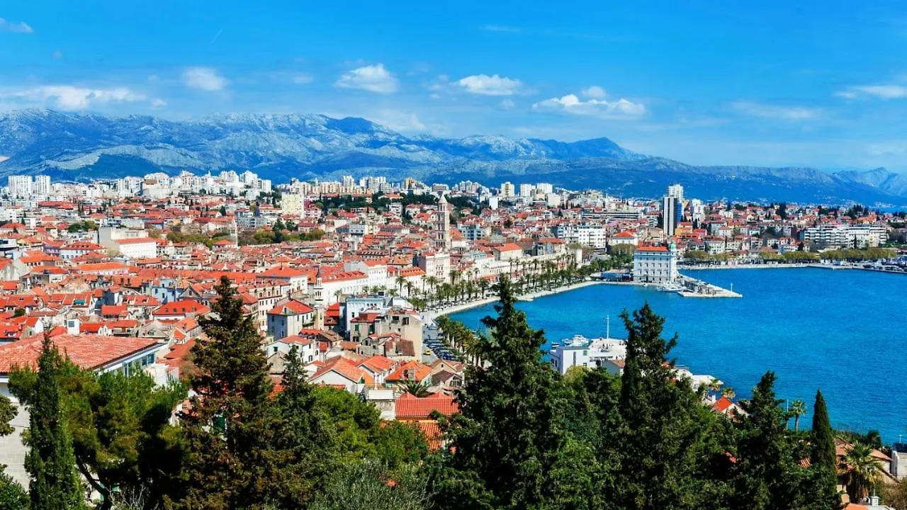 Apartment In Kastel Luksic With Balcony, Air Conditioning, W-Lan, Washing Machine 5107-1 Kastela