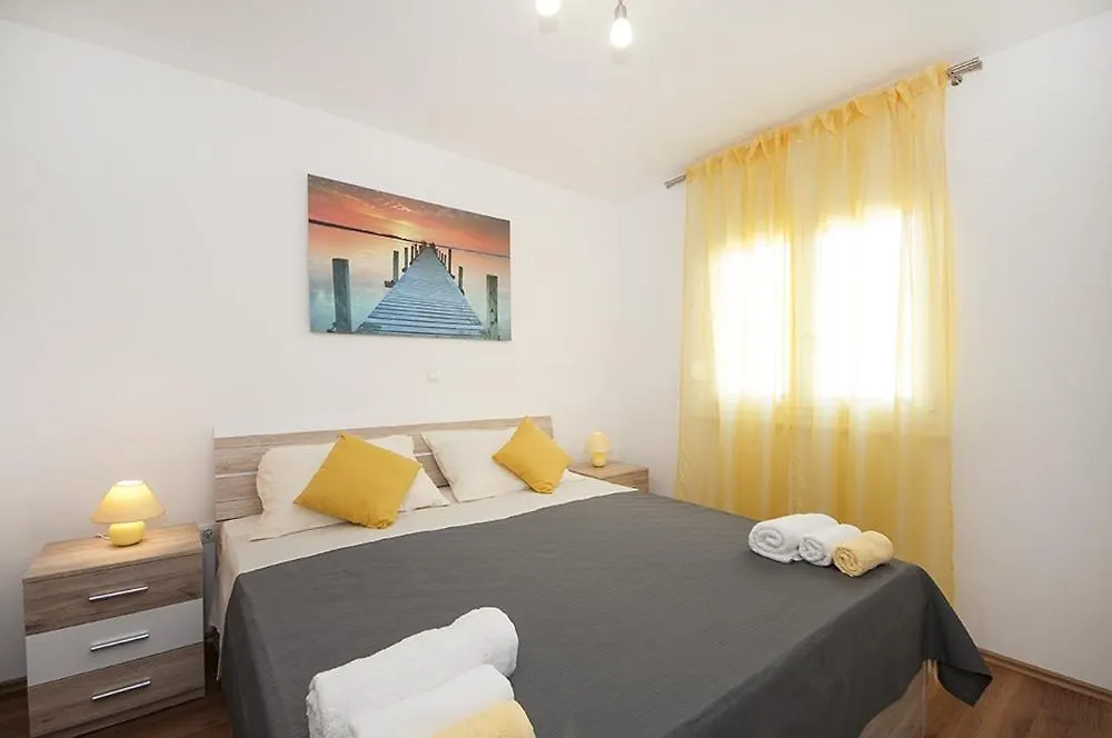 Apartment In Kastel Luksic With Balcony, Air Conditioning, W-Lan, Washing Machine 5107-1 Kastela 0*,  Croatia
