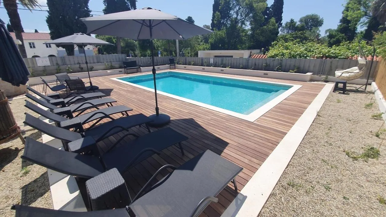 Apartment In Kastel Luksic With Balcony, Air Conditioning, W-Lan, Washing Machine 5107-1 Kastela