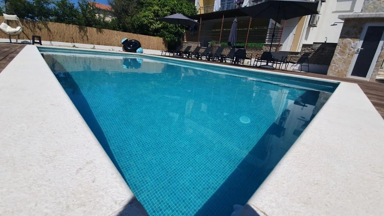 Apartment In Kastel Luksic With Balcony, Air Conditioning, W-Lan, Washing Machine 5107-1 Kastela 0*,  Croatia