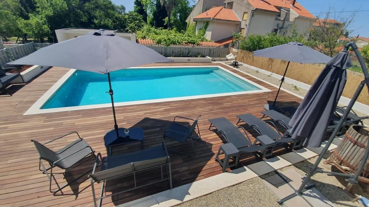 Apartment In Kastel Luksic With Balcony, Air Conditioning, W-Lan, Washing Machine 5107-1 Kastela