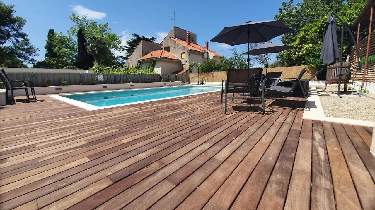 Apartment In Kastel Luksic With Balcony, Air Conditioning, W-Lan, Washing Machine 5107-1 Kastela