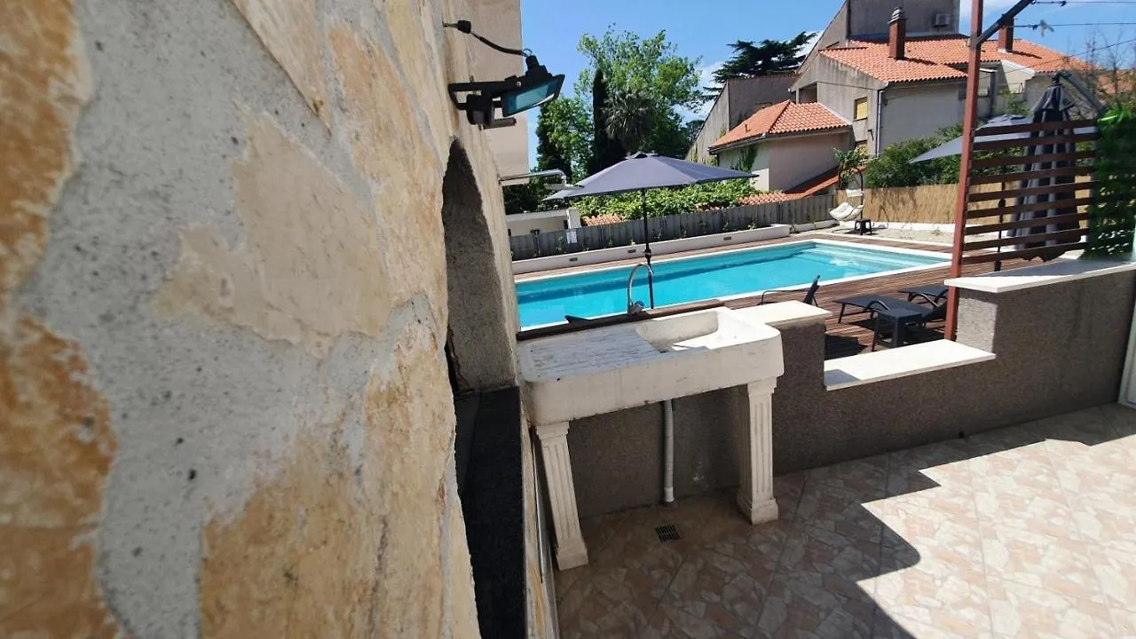 Apartment In Kastel Luksic With Balcony, Air Conditioning, W-Lan, Washing Machine 5107-1 Kastela 0*,
